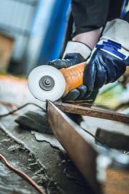 Demir işçiler, demir işçi testereleme kıvılcımları gördüm