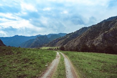 Güzel mountainscape manzara mavi gökyüzü
