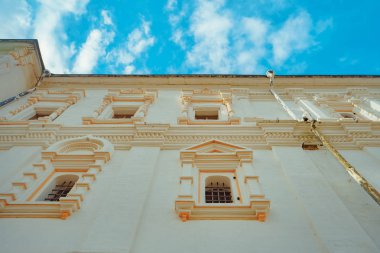 Büyük binaların antik mimarisi.