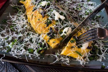 İtalyan mutfağı - omlet otlar ve arpacık ile