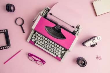 Retro gazeteci işyeri Resepsiyon en az pembe yaratıcı kavramı