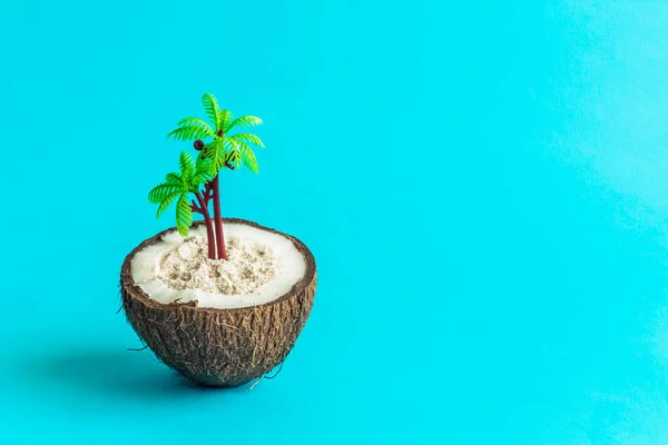 Coco Cheio Areia Com Palmeira Plástico Brinquedo Verão Férias Tropical — Fotografia de Stock