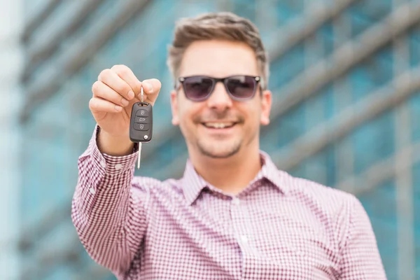 Portrait Man Holding Car Keys Business Building Background — Stock Photo, Image