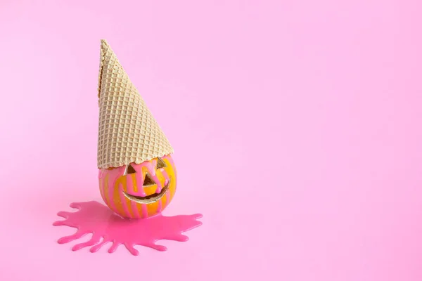 Halloween Dýně Formě Ledu Nacpat Pastelově Růžové Pozadí Minimální Kreativní — Stock fotografie