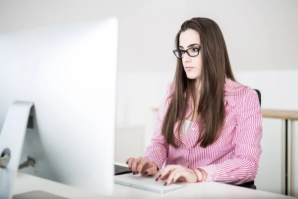 Portrait of young female graphic designer creative working on her computer. — Stock Photo, Image