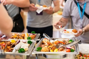 Restoran veya otelde açık büfe catering yemek konsepti.