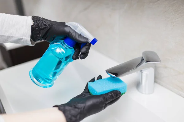 Robinet Robinet Évier Nettoyage Des Mains Féminin Dans Salle Bain — Photo