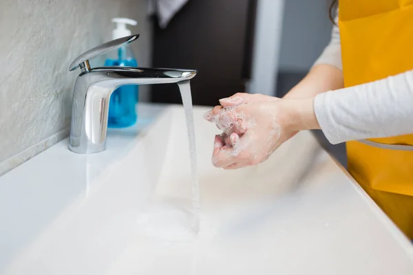 Laver Les Mains Sous Robinet Robinet Eau Concept Hygiène Détail — Photo