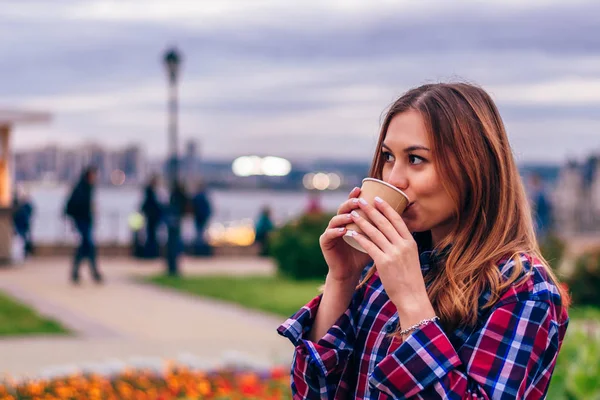 Beautiful young woman drinking coffee