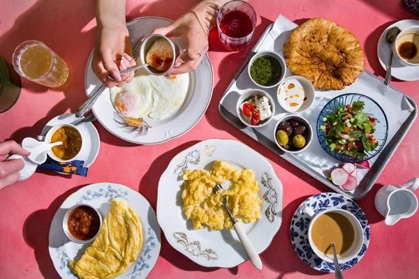 Kahvaltı masası. Geleneksel mutfak Tel Aviv