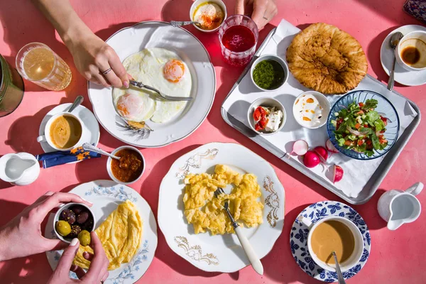 Kahvaltı masası. Geleneksel mutfak Tel Aviv