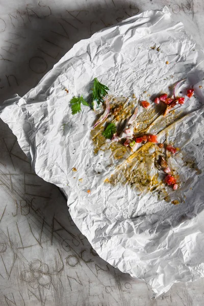 Kavrulmuş sebze ve feta ile Lahmajong. Geleneksel Tel Aviv mutfağı.