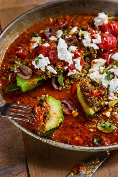 Zeytin ve peynirli kabak. Geleneksel mutfak Tel Aviv.