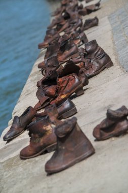 rıhtımda eski ayakkabı