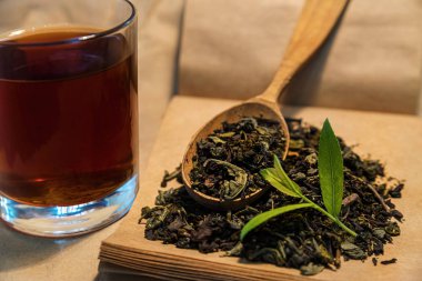 eski kağıt arka plan üzerinde çay dağılım