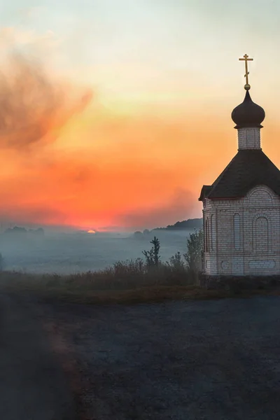 Chapel in the rays of the setting sun — ストック写真