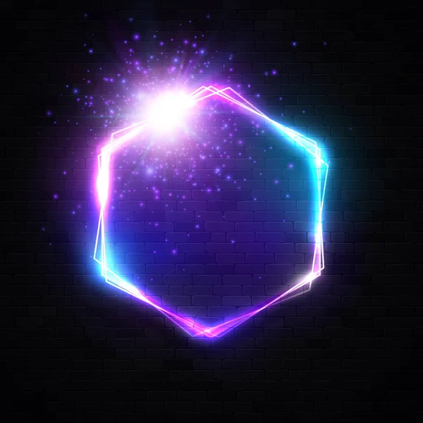 Banner de luz de neón hexágono con espacio en blanco para texto. Marco brillante brillante eléctrico sobre fondo de pared de ladrillo negro. Borde abstracto de neón con destellos de destellos de estrellas. Techno 80 estilo vector ilustración . — Archivo Imágenes Vectoriales