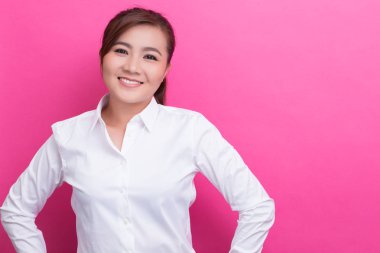 Tecrit edilmiş mutlu bir kadın.