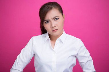 Tecrit edilmiş öfkeli bir kadın.