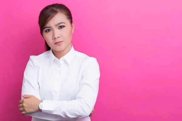 Mujer seria sobre fondo aislado —  Fotos de Stock