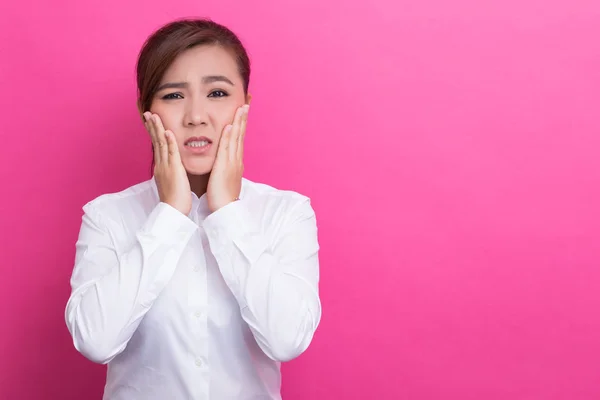 Asiatisk kvinna har tandvärk — Stockfoto