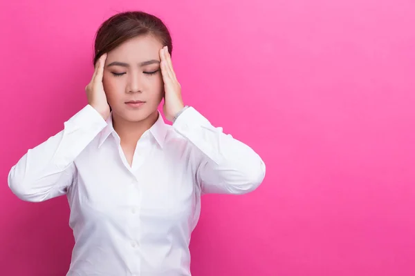 Asiatisk kvinna har huvudvärk — Stockfoto
