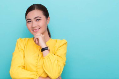 Asyalı kadınların olumlu düşünceleri vardır.