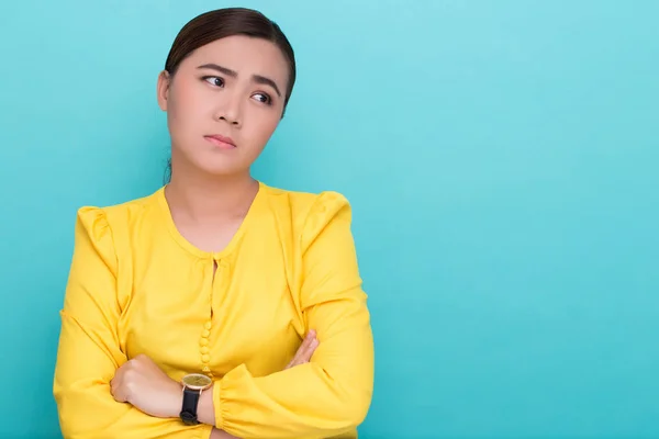 Weinende Frau auf isoliertem Hintergrund — Stockfoto