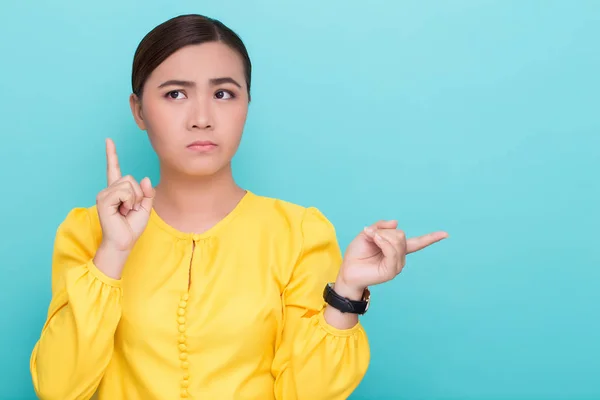 Vrouw denkt negatief. — Stockfoto