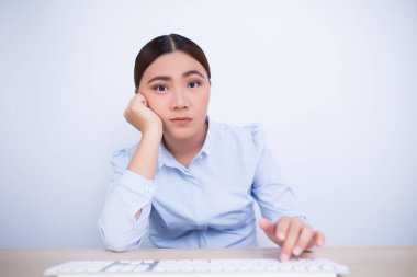 Kadın kullanıyorsanız bilgisayarı ve sıkıcı hissediyorum