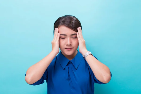 У жінки головний біль — стокове фото