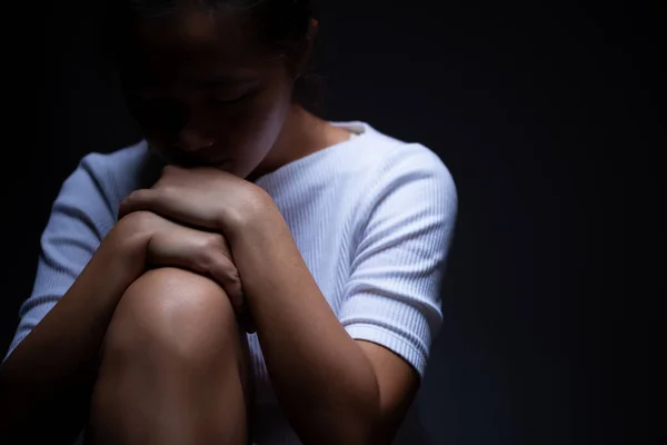 Sadness of a woman in the dark — Stock Photo, Image