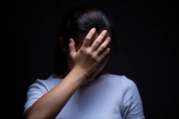 Sadness of a woman in the dark — Stock Photo, Image