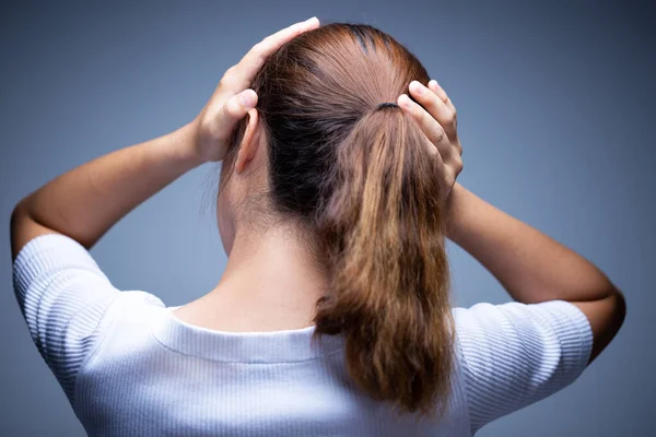 Woman has headache — Stock Photo, Image