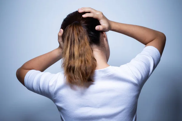 Woman has headache — Stock Photo, Image