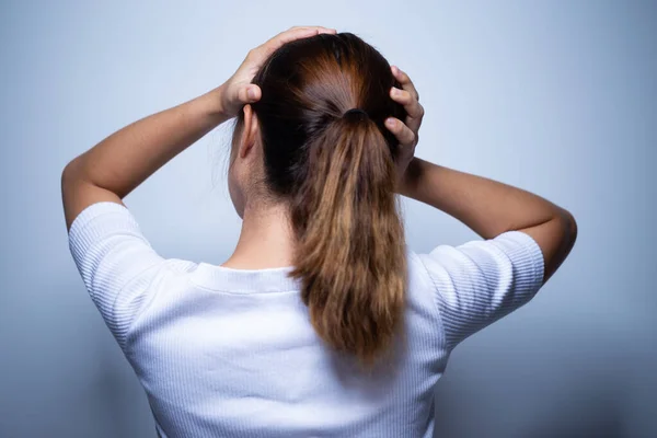 Woman has headache — Stock Photo, Image