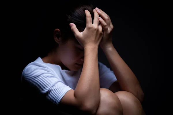 Sadness of a woman in the dark — Stock Photo, Image