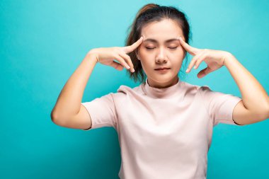 Baş ağrısı acı kadın
