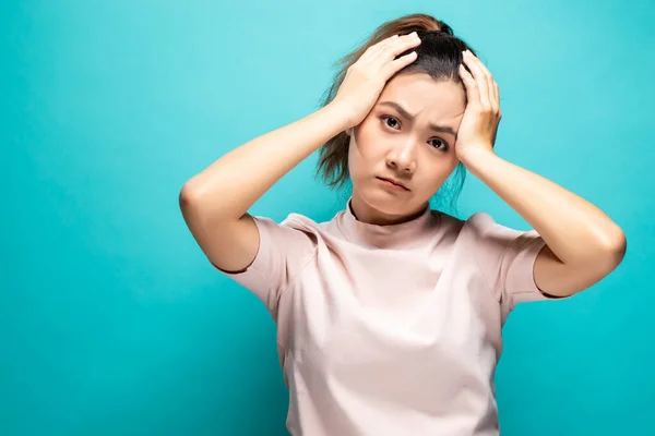 Mujer con dolor de cabeza — Foto de Stock