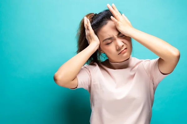 여자 머리 통증에서 고통 — 스톡 사진