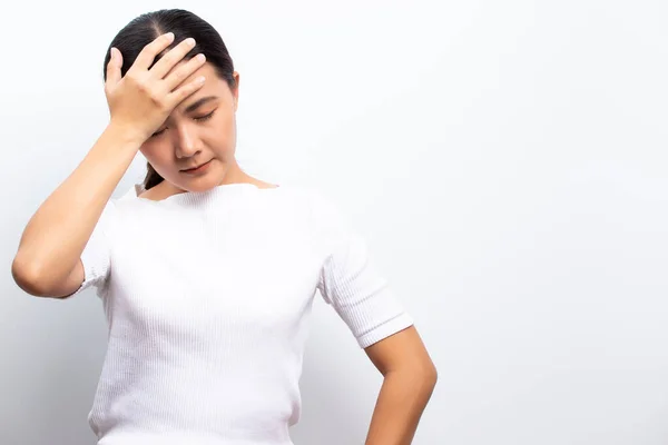 La mujer tiene dolor de cabeza — Foto de Stock