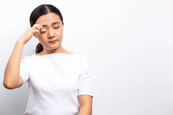 Mujer tiene dolor en los ojos — Foto de Stock