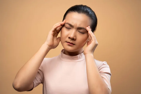 Asiática Mujer Estaba Enferma Con Dolor Cabeza Tocando Cabeza Pie — Foto de Stock