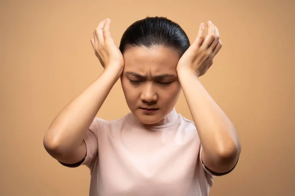 Asiática Mujer Estaba Enferma Con Dolor Cabeza Tocando Cabeza Pie — Foto de Stock