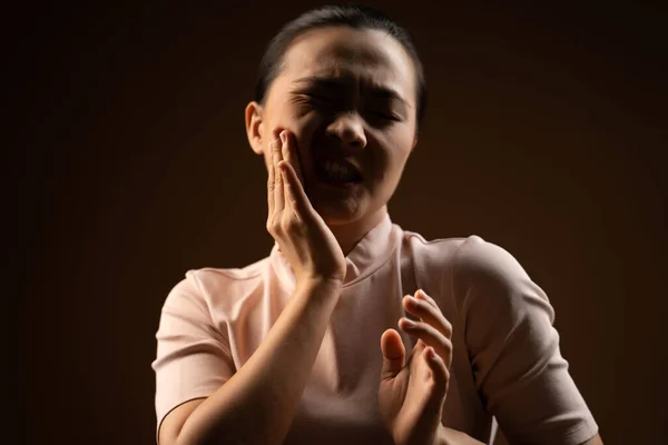 Mulher Asiática Estava Doente Com Dor Dente Tocando Sua Bochecha — Fotografia de Stock