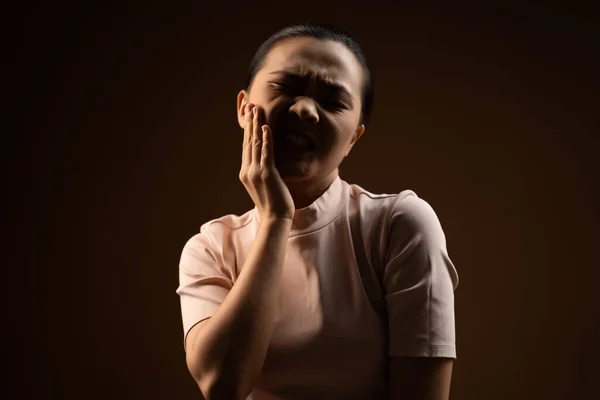 Asiatisk Kvinna Var Sjuk Med Tandvärk Röra Hennes Kind Och — Stockfoto
