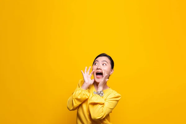 Happy Woman Making Shout Gesture Isolated Yellow Background — ストック写真