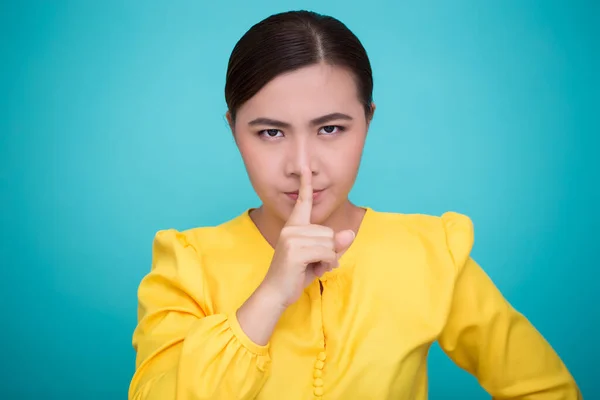 Azji Kobieta Zrobić Cichy Znak — Zdjęcie stockowe