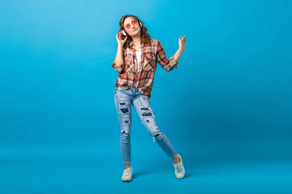 Mulher Feliz Atraente Posando Humor Alegre Ouvir Música Fones Ouvido — Fotografia de Stock