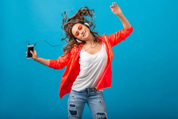 Atraente Sorrindo Mulher Feliz Dançando Ouvir Música Fones Ouvido Vestidos — Fotografia de Stock